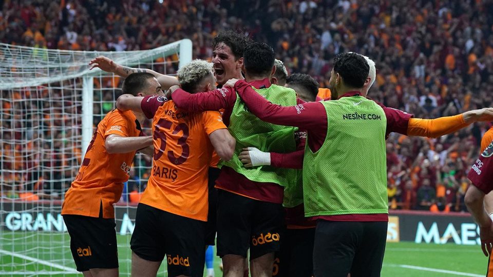 Şampiyon Galatasaray sezonu farklı galibiyetiyle kapattı